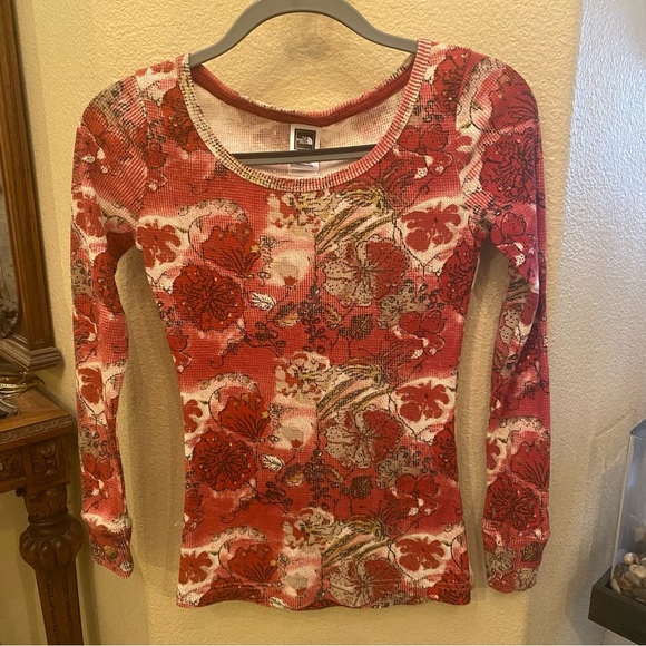THE NORTH FACE Red Floral Thermal Long Sleeve Top Size XS - Picture 1 of 7